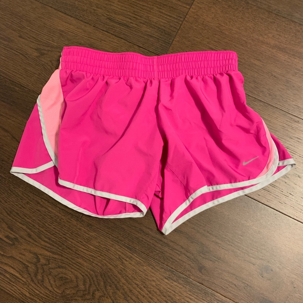 nike hot pink shorts 2.5”